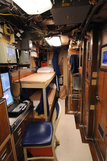 Spaceship Cockpit, Uss North Carolina, Oil Rig Jobs, Us Navy Submarines, Spaceship Interior, Nuclear Submarine, German Submarines, Underground Bunker, Marine Engineering