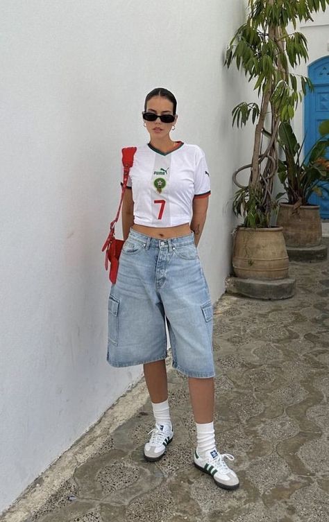 Cargo Shorts Outfit, Jorts Outfit, Outfit Denim, Shorts Outfits Women, Bermuda Jeans, Trendy Summer Outfits, Summer Outfit Inspiration, Swaggy Outfits, Jesus Saves