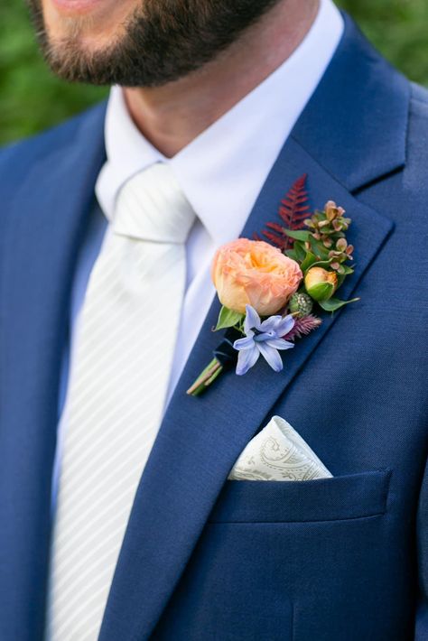 Navy Suit Boutonniere, Navy Tux Wedding, Navy Groomsmen Suits, Prom Things, Navy Tux, Navy Groomsmen, Pocket Boutonniere, Prom Tux, Navy Suit Wedding