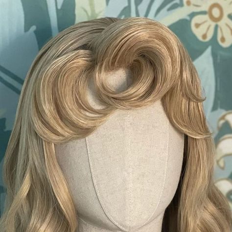 Aurora Sleeping Beauty Hair, Aurora Hairstyle Sleeping Beauty, Aurora Hair Sleeping Beauty, Aurora Hairstyle, Sleeping Beauty Hair, Aurora Cosplay, Sleeping Beauty Cosplay, Aurora Hair, Vintage Animation