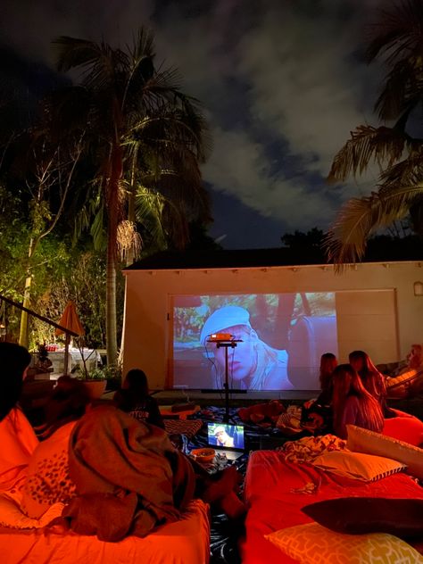 Halloween Outdoor Movie Night, Movie Night Outside, Halloween Movie Night Party, Backyard Movie Night Party, Backyard Halloween Party, Outside Movie, Summer Camp Aesthetic, Camp Aesthetic, Board Night