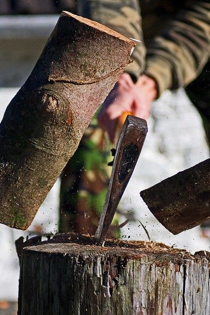 Midwinter Dream Chopping Wood, Splitting Wood, Farms Living, Down On The Farm, Man Up, Cabin Life, Mountain Cabin, Country Charm, Mans World