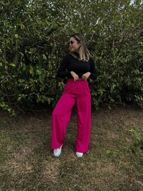 Pink Trousers Outfit, Casual Pullover Outfit, Pink Pants Outfit, Wide Leg Trousers Outfit, Wide Leg Outfit, Outfit Botas, Winter Pants Outfit, Outfit Mujer, Casual Day Outfits