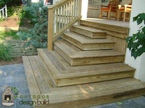 Front Porch Steps Wooden, Wooden Steps Outdoor Front Porches, Rounded Porch Steps, Outdoor Wooden Stairs Ideas, Porch Steps Ideas Wooden, Wooden Stairs Outdoor, Porch Steps With Landing, Front Steps Ideas Wooden, Wooden Front Steps