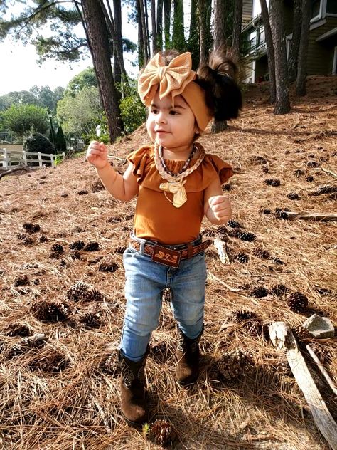 Toddler Rodeo Outfit Girl, Cowgirl Toddler Outfits, Toddler Cowgirl Outfit, Country Babies, Toddler Cowgirl, Country Baby Girl, Baby Clothes Country, Baby Wardrobe, Girl Bday Party