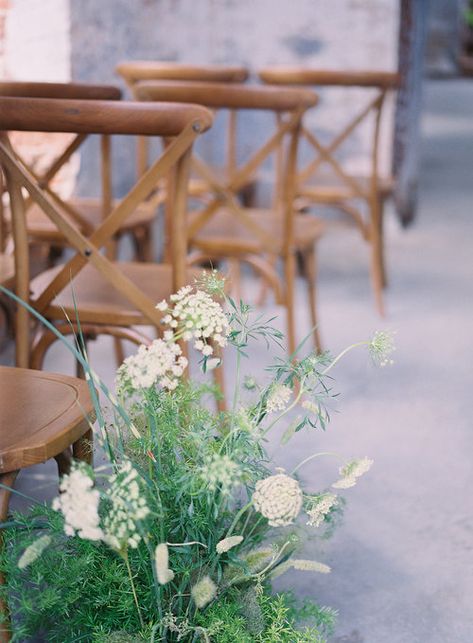 Natural wedding aisle decor, minimalist wedding inspiration, light and airy wedding flowers, green and white wedding flower inspiration, fine art wedding Ceremony Flowers Aisle, Wedding Flowers Green, Green And White Wedding Flowers, Wedding Bench, Wedding Aisle Decor, Light And Airy Wedding, Green And White Wedding, Aisle Markers, Airy Wedding