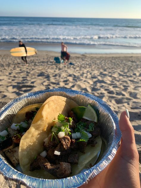 surf and tacos at the beach Surfer Food, Beach Tacos, Mallory Aesthetic, Surf Food, 2023 Recap, Summer Tacos, Cali Summer, Ocean Food, Beach Barbecue