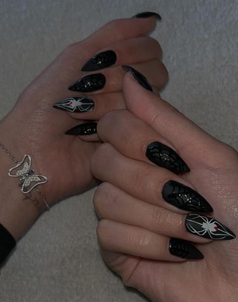 black widow inspired Black Nails Spider, Black Spider Nails, Nails Spider, Spider Nail, Black Almond Nails, Spider Design, Black Spider, Black Nails, Black Aesthetic