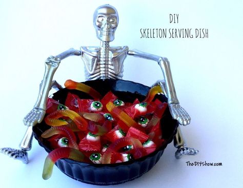 DIY Skeleton Halloween Serving Dish for Less Than $5 Diy Skeleton, Halloween Dishes, Crafts Halloween, Fall Bucket List, Skeleton Halloween, Hello Fall, Serving Set, Halloween Skeletons, Hallows Eve