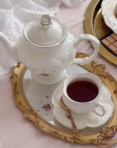 ig : nopnapasron Tea Set Aesthetic, Moodboard Coquette, Coquette Coffee, Lucky Vicky, Dessert Soap, Set Aesthetic, Vintage Tea Set, Parisian Cafe, Tea Sets Vintage