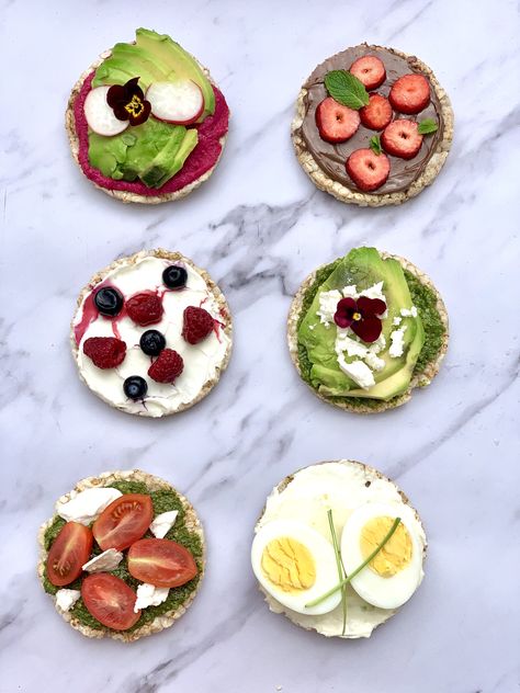 Rice Cake Toast, Rice Cake Avocado Toast, Rice Cake Avocado, Rice Cakes Toppings, Cracker Toppings, Breakfast Toast, Baked Chicken Thighs, Healthy Foodie, Baked Chicken Recipes