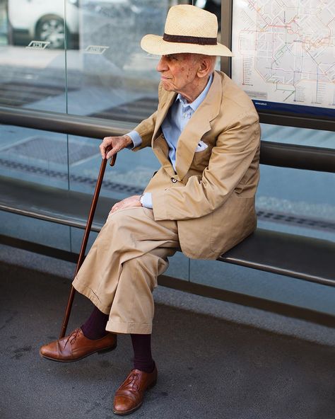 thesartorialist So many people tell me that their favorite photos on The Sartorialist are the chic, old Italian gentleman. They’re not easy to find, especially in a situation that’s shootable, but when you do find them it’s so rewarding. Jenny and I spotted this guy at the exact same moment as we sped by in our car on the way to a fashion show in Milan. We both yelled “did you see him??” We stopped the car immediately and I popped out to try and get the shot, luckily it worked. As much as everyo Sitting On A Bench, The Sartorialist, Tan Shoes, Men Street, Pose Reference Photo, 인물 사진, Old Man, Classic Man, Mens Street Style