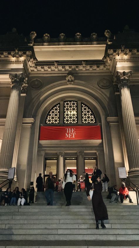 Steps Of The Met, The Met Aesthetic Museum, Met Stairs Nyc, The Met New York, The Met Aesthetic, Met Gala Aesthetic, The Met Steps, Nyc Museums, The Met Nyc