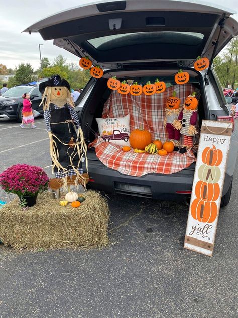 Halloween Car Decorations, Trunker Treat Ideas, Trunk Ideas, Tent Ideas, Trunk Or Treat Ideas, Harvest Fest, Pumpkin Contest, Halloween Wallpaper Cute, Fall Arts And Crafts