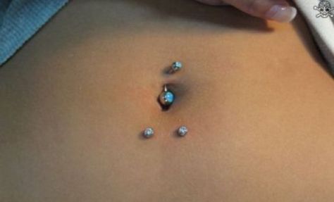 I want this Horizontal belly piercing .. (Random Girl btw) New Piercing, Surface Piercing, Random Girl, Piercings Unique, Belly Piercing, Belly Button Piercing, Belly Ring, Belly Rings, Tattoos And Piercings