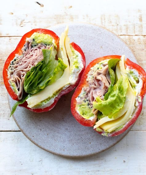 This healthy bell pepper sandwich is a delicious low carb alternative to a sandwich with bread. You can assemble it in 5 minutes and it will satisfy any sandwich craving. Bell Pepper Wrap, Keto Pepper Sandwich, Healthy Meals With Bell Peppers, Bell Pepper Sandwiches, Bell Peppers Sandwich, Red Bell Pepper Sandwich, Bell Pepper Sandwich Cream Cheese, Gf Sandwich Ideas, Cold Stuffed Peppers