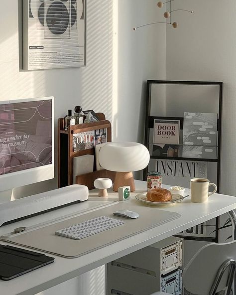 Office Cubicle Decorating Ideas, White Setup, Reading Photography, Desk Layout, Aesthetic Mirror, Work Space Decor, Desk Inspiration, Office Room Decor, H Design