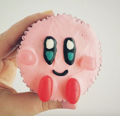 Kirby cupcakes Kirby Birthday, Nintendo Party, Diy Cupcakes, Mario Party, 12th Birthday, Birthday Food, 6th Birthday Parties, Party Fun, Boys Birthday