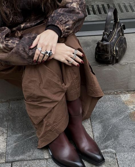 Brown And Beige Aesthetic, Aesthetic Brown Outfits, Florence Given, Summer Dark Academia, Frazzled English Woman, November Aesthetic, Brown Outfits, Book Vibes, Hijabi Fits