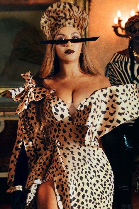 BEYONCÉ LEGION on Twitter: "Beyoncé // #BlackIsKing.  https://t.co/libVlVBtSl… " Mood 4 Eva, Black Woman Luxury Aesthetic, Barbiecore Outfit, Black Is King, Beyonce Fans, Beyonce Knowles Carter, Glasses Fashion Women, Beyoncé Giselle Knowles, Beyonce And Jay Z