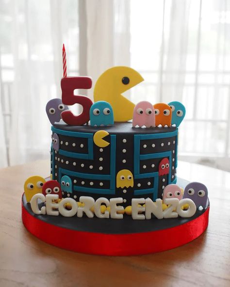 Pacman Cake Ideas, Packman Birthday Party Ideas, Arcade Theme Cake, Pacman Birthday Cake, Pac Man Cake Ideas, Pacman Party Ideas, Packman Cake, Pac Man Birthday Party, Pacman Birthday Party