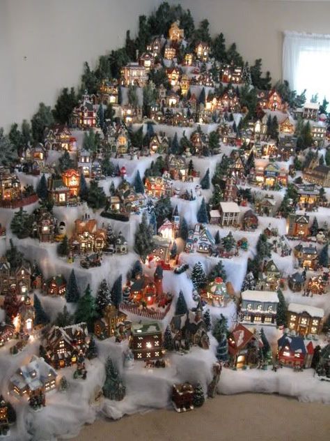 Halloween Villages, Christmas Village Display Ideas, Village Display Ideas, Christmas Tree Village Display, Diy Christmas Village Displays, Christmas Tree Village, Village Ideas, Diy Christmas Village, Ideas Navidad