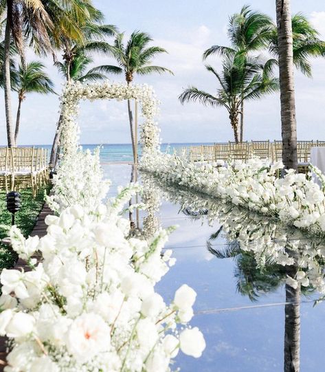 Glass Floor Wedding Aisle, Beach Wedding Aisle Ideas, Christian Beach Wedding, Dream Wedding Beach, Beach Wedding Aisle, Beach Wedding Setup, Brazil Wedding, Ocean View Wedding, Beach Wedding Aisles