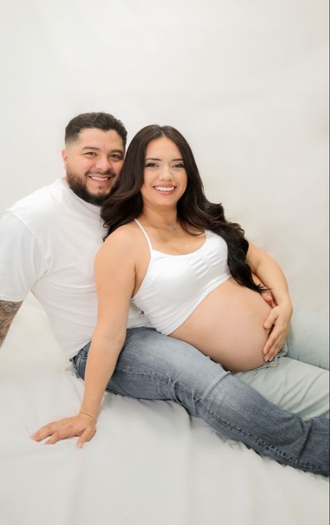 Simple white backdrop maternity photos Maternity Pictures White Backdrop, Maternity White Backdrop, White Background Maternity Photos, Simple Maternity Pictures, Simple White Backdrop, Simple Maternity Shoot, Couple Maternity Photos, Indoor Maternity Photography, Couple Maternity