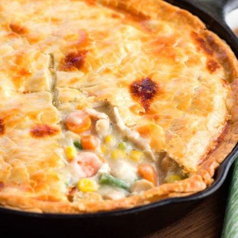 Double Crust Chicken Pot Pie - melissassouthernstylekitchen.com Double Crust Chicken Pot Pie, Homemade Pot Pie, Easy Chicken Pot Pie Recipe, Flaky Pie Crust Recipe, Homemade Chicken Pot Pie, Chicken Pot Pie Recipe, Pot Pie Filling, Honey Cornbread, Pot Pie Recipe