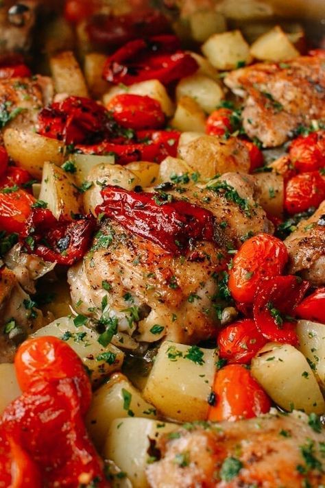 Mediterranean Chicken Thighs Mediterranean Chicken Thighs, Mediterranean Diet Recipes Dinners, Chicken Thighs Recipe, Thighs Recipe, Mediterranean Diet Meal Plan, Easy Mediterranean Diet Recipes, Mediterranean Diet Plan, Mediterranean Chicken, Recipe Chicken