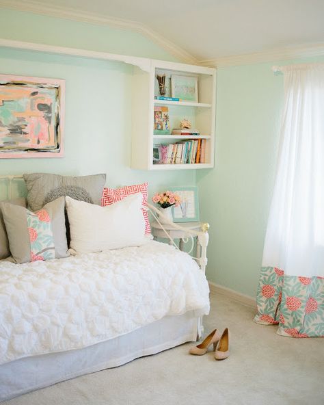 Mint Bedroom Inspiration. I like the idea of adding patterns in the window covering and pillows Mint Green Bedroom, Mint Bedroom, Bedroom Decorations, Green Bedroom, Green Walls, Big Girl Rooms, Bedroom Green, Teen Room, Dream Rooms