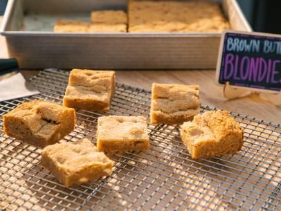 Brown Butter Blondies Recipe | Duff Goldman | Food Network White Chocolate Blondies Recipe, Chocolate Blondies Recipe, Brown Butter Blondies, Duff Goldman, Chocolate Blondies, White Chocolate Blondies, Taste Food, Sweets Bar, Blondies Recipe