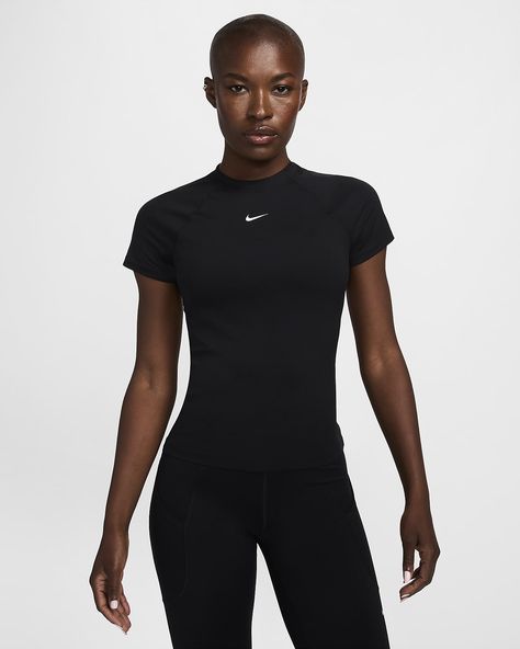 Nike Pro Women's Dri-FIT Short-Sleeve Top. Nike.com Nike Pro Women, Top Nike, Nike Sports, Nike Tees, Sport Shirt, Aesthetic Stuff, Black White Fashion, Turn Up, Nike Pros