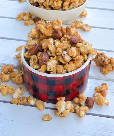 Buttery Caramel Popcorn Recipe (without Corn Syrup) Poppycock Recipe, Sour Cream Chip Dip, Sour Cream Chips, Caramel Popcorn Recipe, Homemade Caramel Corn, Caramel Corn Recipes, Praline Recipe, Popcorn Recipes Caramel, Party Snacks Easy