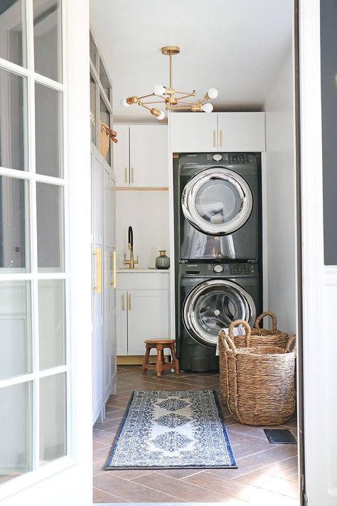 42 Laundry Room Organization Ideas to Streamline Your Space Always Have A Clean House, Laundry Room Ideas Modern, Yellow Laundry Rooms, Laundry Room Ideas Organization, Room Ideas Organization, Tiny Laundry, Stacked Laundry Room, Small Laundry Room Makeover, Laundry Room Ideas Small Space