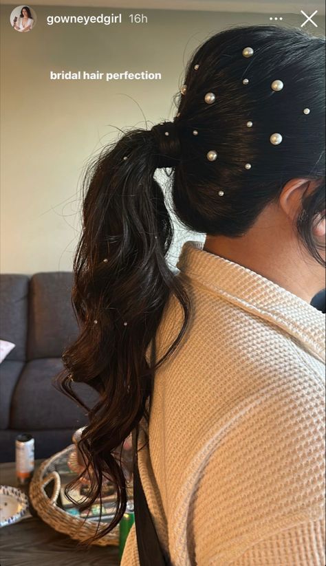 Ponytail With Pearls, Bridal Hair Ponytail, Hairstyle With Beads, Cute Hairstyle Ideas, Bridal Ponytail, Pearl Bridal Hair, Cute Hairstyle, Curly Ponytail, Hair Ponytail