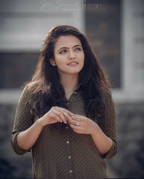 Aparna Das, Teen Girl Dresses, Malayalam Actress, Boy And Girl Best Friends, Cute Couple Images, Beautiful Women Over 40, Stylish Girl, Favorite Celebrities, Actresses