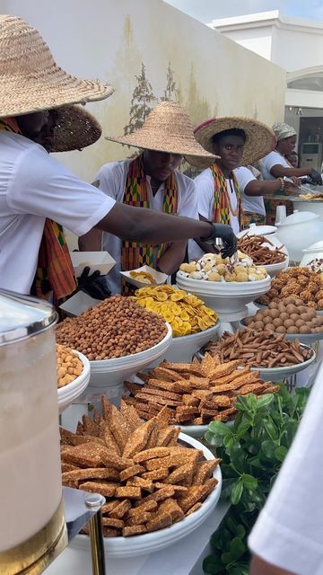 Local Bar Set Up In Ghana, African Catering, Jimmy Cook, Ghanaian Wedding, Nigerian Traditional Wedding, Goan Recipes, African Traditional Wedding, Traditional Wedding Decor, Wedding Buffet