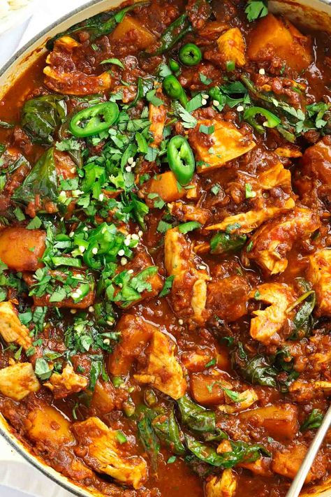 Leftover Turkey Curry Recipe - The perfect post Christmas dish, easy, quick, deliciously tasty. This wholesome turkey curry has added lentils, butternut squash and spinach for a dose of extra veg. It uses the cold, cooked turkey from your roast for a really special curry. #tamingtwins #turkey #turkeyrecipe #turkeycurry #curryrecipe #christmasrecipe #turkeycurryrecipe #butternutsquash #leftovers Leftover Turkey Curry, Curry Rice Recipes, Slow Cooker Chicken Casserole, Quick Turkey, Turkey Curry, Slow Cooker Chicken Curry, Easy Chicken Marinade, Christmas Leftovers, Curry Recipes Easy