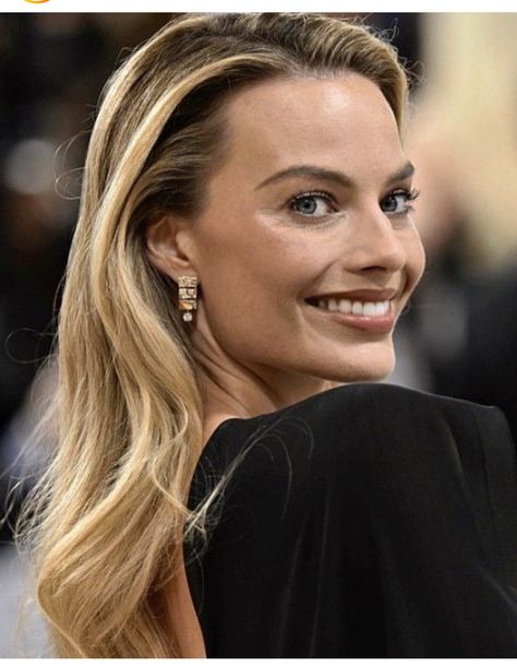 Margot Robbie Hair Blonde, Margot Robbie Hair, Bridal Hair Down, Bridal Hairdo, Guest Hair, Open Hairstyles, Hair Envy, Margot Robbie, Balayage Hair