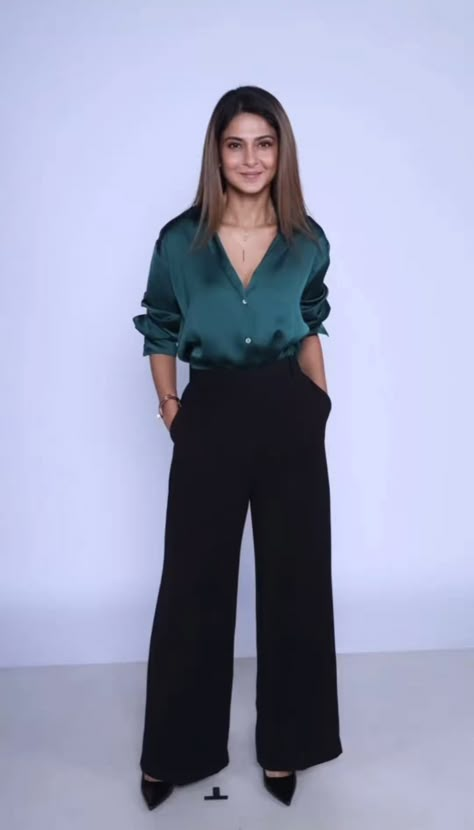 Jennifer Winget Outfits, Office Woman Outfits, Office Wear Women Work Outfits, Business Casuals, Official Wear, Office Outfit Ideas, Outfit Western, Inspirational Quotes For Students, Quick Fashion