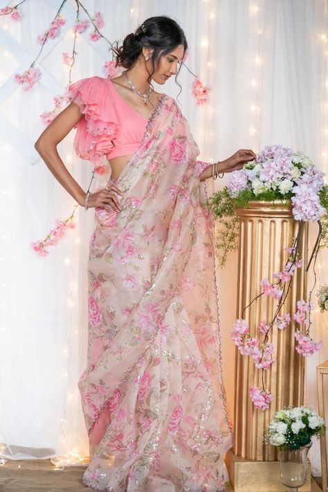 7 Trending Saree Styles For 2019 – Floral Organza Saree | Source – Issa Studio Trending Saree, Orang India, Modern Blouse, Saree Bollywood, Indian Sari Dress, Saree Draping Styles, Outfit Essentials, Saree Floral, Fashion Sarees