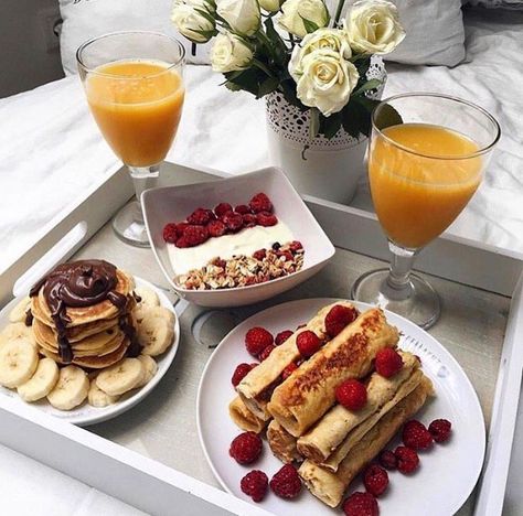 pinterest; @x0_jesss ♡ Romantic Breakfast Ideas, Breaky Ideas, Romantic Breakfast, Makanan Diet, Think Food, Witch Outfit, Breakfast Buffet, Food Platters, Breakfast In Bed