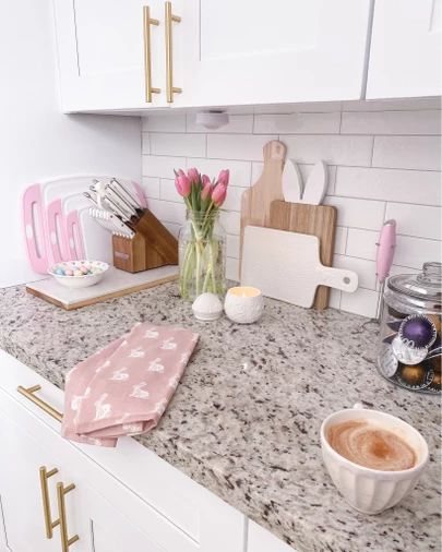 Pastel Kitchen Decor, Spring Home Decor Ideas, Easter Kitchen Decor, Blair House, Spring Kitchen Decor, Pastel Kitchen, Vintage Home Accessories, Aesthetic Kitchen, Home Decor Ideas Living Room