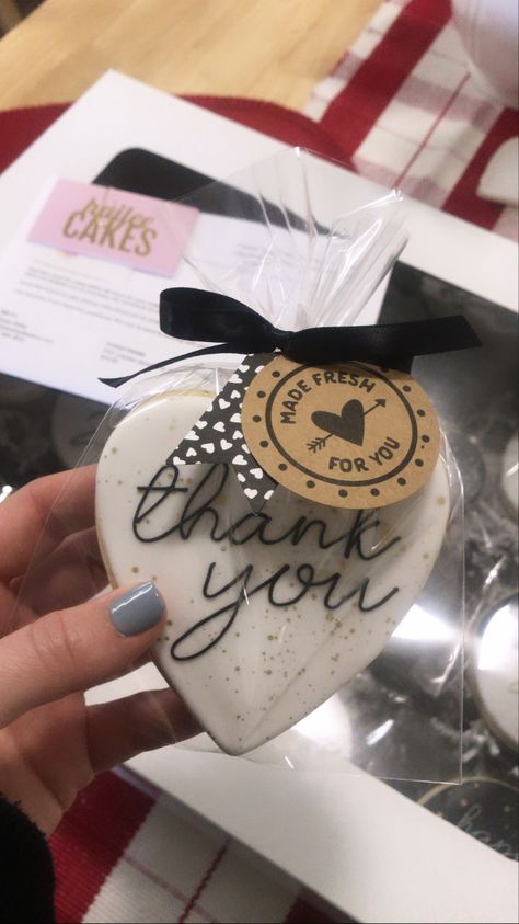 Cookie Thank You Gifts, Party Favor Cookies, Custom Cookie Packaging, Thank You Biscuits, Thank You Cookie Ideas, Thank You Cookies Wedding, Jw Cookies, Thank You Sugar Cookies, Sugar Cookie Packaging Ideas