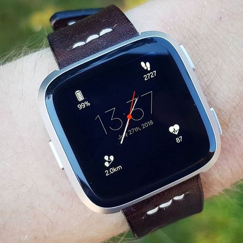 "Cornered" #Watchface by @wearelignite on #FitBitVersa with a wood brown @primria_design #watchband #pebble #smartwatch #pebbletime #watchfaces Pebble Smartwatch Watchfaces Apple Smart Watch, Smart Watch Price, Smart Watch Iphone, Wearable Gadgets, Smart Watch Apple, Fitness Smart Watch, Smart Watch Android, Smartwatch Women, Wearable Device