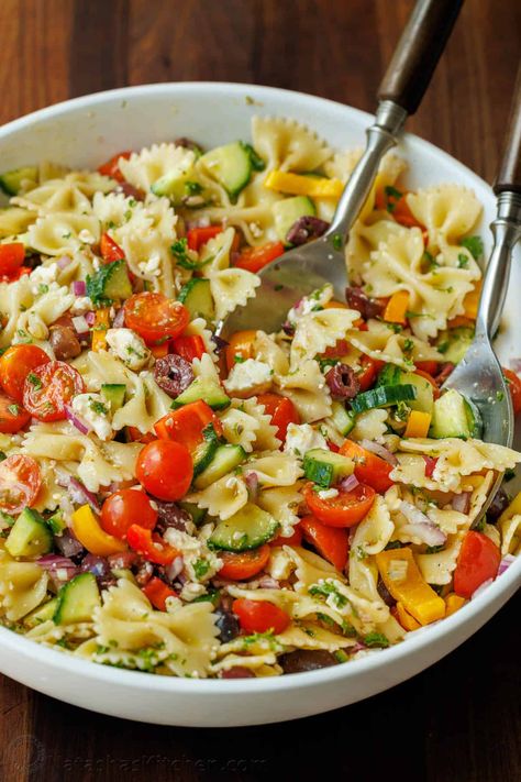 t doesn’t get much easier than this! Greek Feta Pasta Salad, Healthy Greek Pasta Salad, Magnolia Greek Pasta Salad, Greek Pasta Salad With Shrimp, Creamy Potato Soup Recipe, Veggies Pasta, Mediterranean Pasta Salad, Natashas Kitchen, Greek Pasta Salad Natasha’s Kitchen