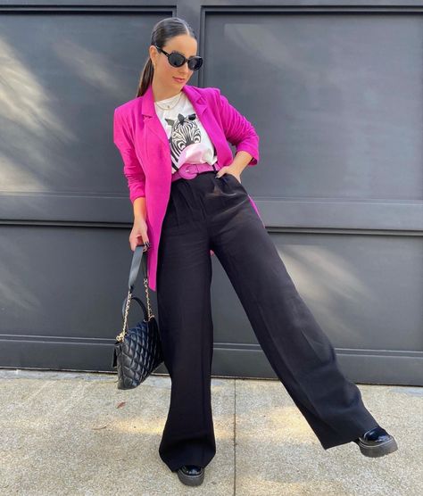 Blazer Fucsia Outfit Casual, Fuschia Blazer Outfit, Semi Formal Outfits For Women, Casual Bar Outfits, Outfit Informal, Outfit Botas, Blazer Outfits Casual, Stylish Work Attire, Elegante Casual