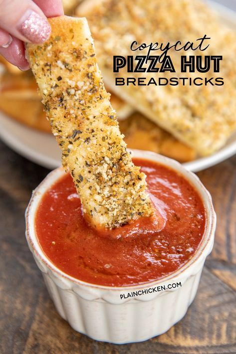 Pizza King Copycat, Pizza Hut Bread Sticks, Copycat Pizza Hut, Pizza Hut Breadsticks, Basil Dip, Refrigerated Pizza Dough, Pizza Roll, Bread Sticks Recipe, Bread Sticks