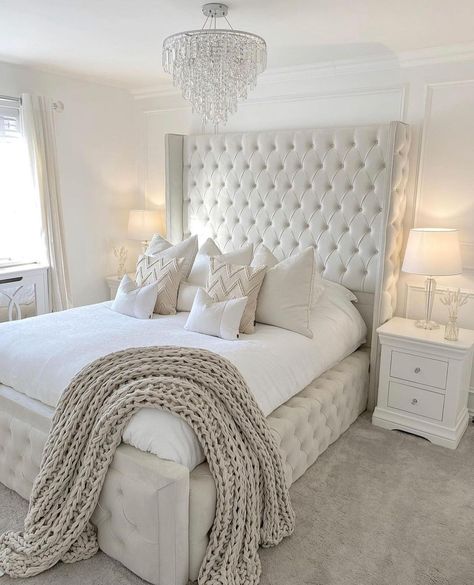 Vicky on Instagram: “Good morning 😃 happy hump day 😁 how cozy is this bedroom?! • • • • :Credit @thealexandersnest • • •:#theglammovement #zgalleriemoment…” Simple Bed Designs, Classy Bedroom, Dekorasi Kamar Tidur, Simple Bed, Redecorate Bedroom, Room Makeover Bedroom, Styl Boho, Master Bedrooms Decor, Room Inspiration Bedroom